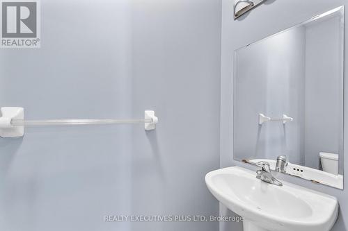 142 George Robinson Drive, Brampton, ON - Indoor Photo Showing Bathroom