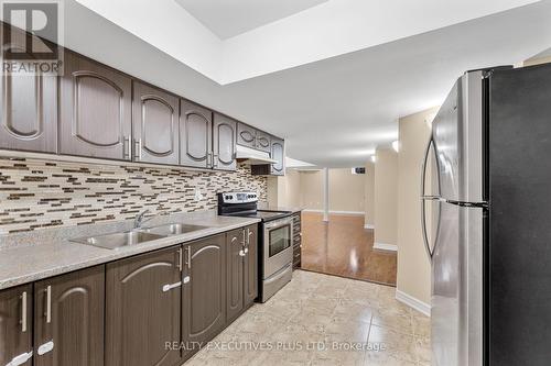 142 George Robinson Drive, Brampton, ON - Indoor Photo Showing Kitchen With Double Sink With Upgraded Kitchen