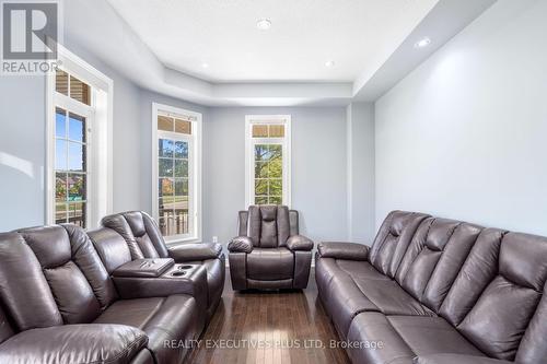 142 George Robinson Drive, Brampton, ON - Indoor Photo Showing Living Room