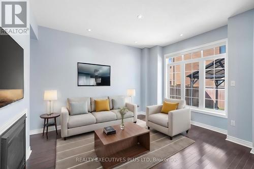 142 George Robinson Drive, Brampton, ON - Indoor Photo Showing Living Room