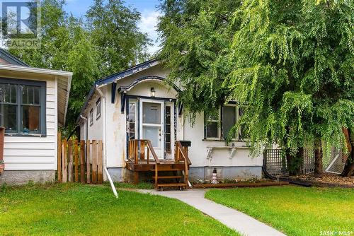 1424 Queen Street, Regina, SK - Outdoor With Facade