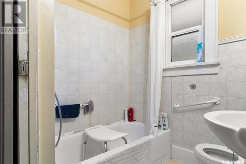 1424 Queen Street, Regina, SK - Indoor Photo Showing Bathroom