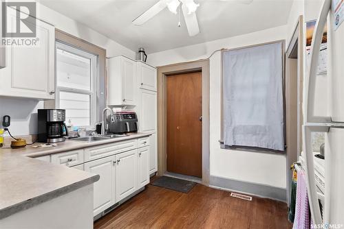 1424 Queen Street, Regina, SK - Indoor Photo Showing Kitchen With Double Sink