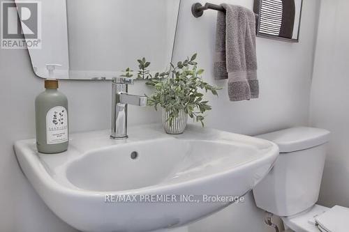 73 Ferragine Crescent, Bradford West Gwillimbury, ON - Indoor Photo Showing Bathroom