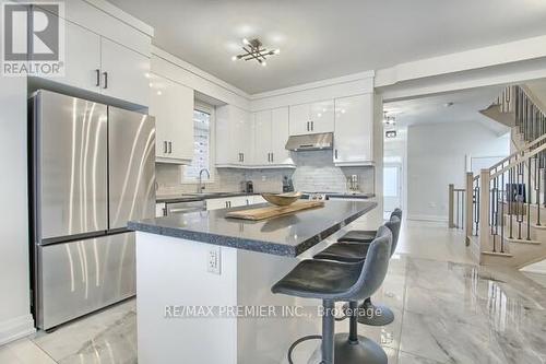 73 Ferragine Crescent, Bradford West Gwillimbury, ON - Indoor Photo Showing Kitchen With Upgraded Kitchen