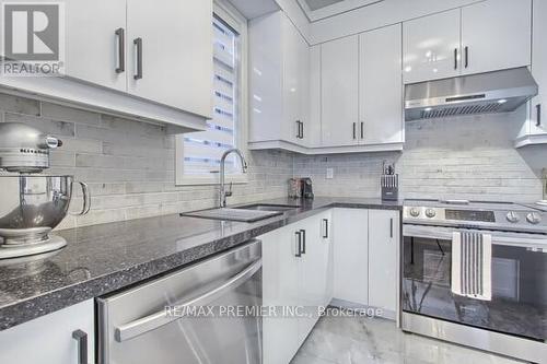 73 Ferragine Crescent, Bradford West Gwillimbury, ON - Indoor Photo Showing Kitchen With Upgraded Kitchen