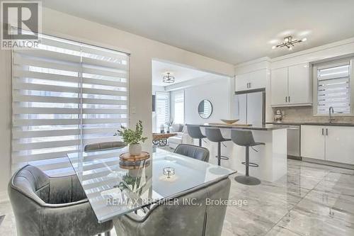 73 Ferragine Crescent, Bradford West Gwillimbury, ON - Indoor Photo Showing Kitchen With Upgraded Kitchen