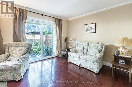 29 - 1050 Shawnmarr Road, Mississauga (Port Credit), ON - Indoor Photo Showing Living Room