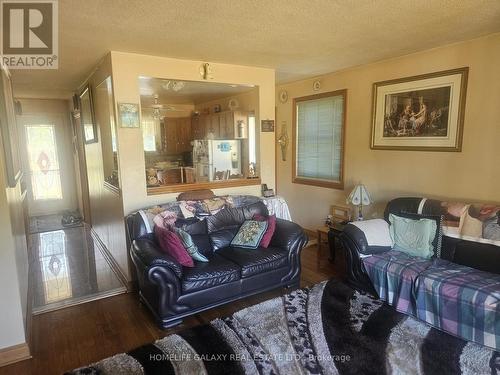 20 Billingsgate Crescent, Ajax, ON - Indoor Photo Showing Living Room