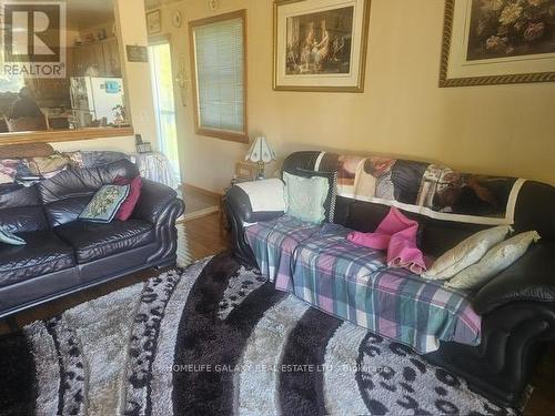 20 Billingsgate Crescent, Ajax, ON - Indoor Photo Showing Living Room