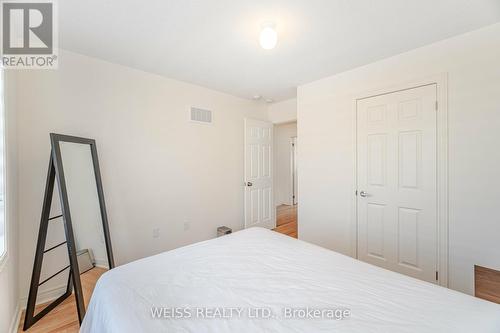 664 Fleetwood Drive, Oshawa, ON - Indoor Photo Showing Bedroom