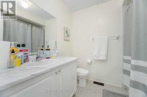 664 Fleetwood Drive, Oshawa, ON - Indoor Photo Showing Bathroom