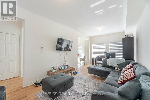 664 Fleetwood Drive, Oshawa, ON - Indoor Photo Showing Living Room