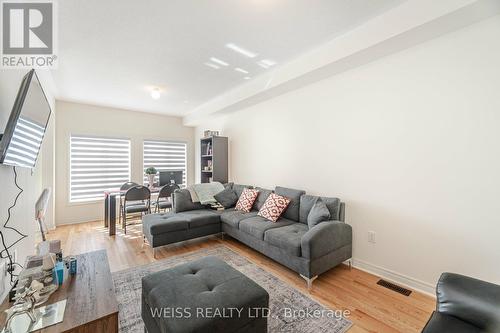 664 Fleetwood Drive, Oshawa, ON - Indoor Photo Showing Living Room