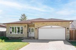 34 Meadowland DR  Winnipeg, MB R2R 2R5