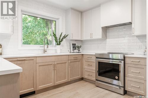 426 Delaronde Road, Saskatoon, SK - Indoor Photo Showing Kitchen With Upgraded Kitchen