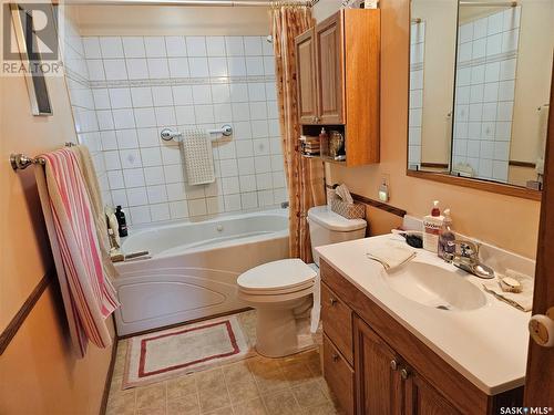 602 Railway Avenue, Bienfait, SK - Indoor Photo Showing Bathroom