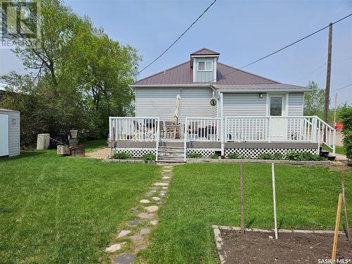 602 Railway Avenue, Bienfait, SK - Outdoor With Deck Patio Veranda