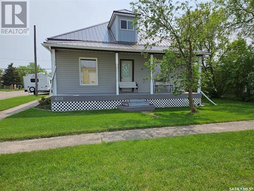 602 Railway Avenue, Bienfait, SK - Outdoor With Deck Patio Veranda