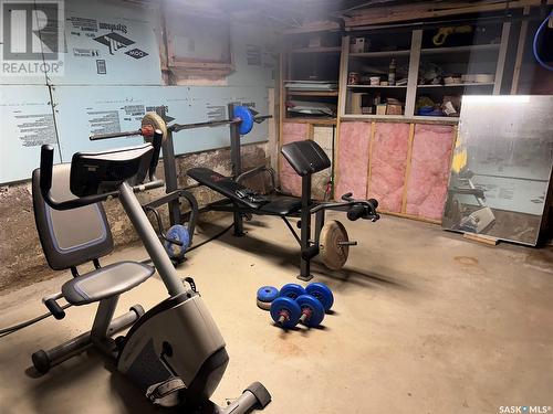 602 Railway Avenue, Bienfait, SK - Indoor Photo Showing Gym Room