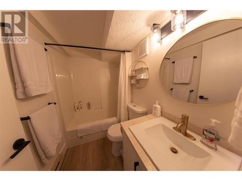 9885 Pinnacles Road Unit# 102, Silver Star, BC - Indoor Photo Showing Bathroom