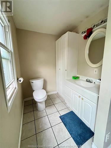 430-32 Campbell Avenue, Windsor, ON - Indoor Photo Showing Bathroom