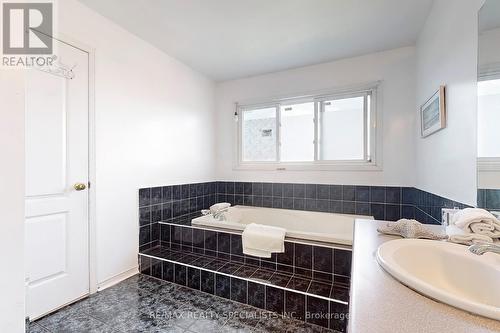 5 Rangeland Road, Brampton (Sandringham-Wellington), ON - Indoor Photo Showing Bathroom