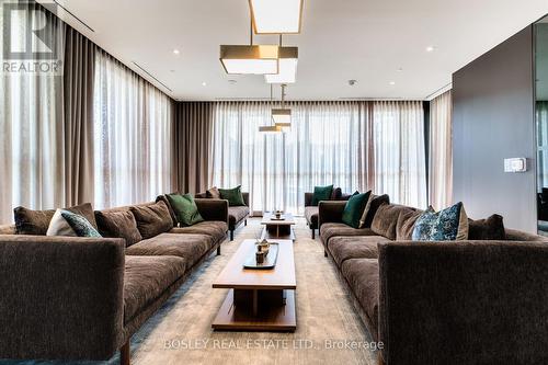 513 - 10 Deerlick Court, Toronto, ON - Indoor Photo Showing Living Room