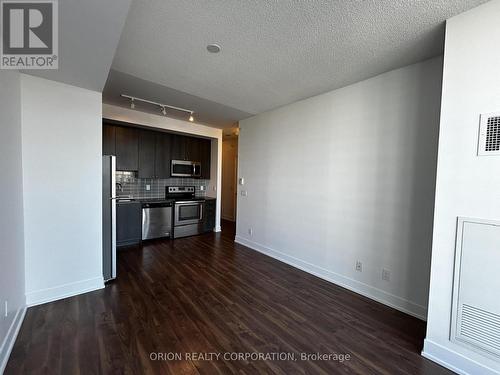 1007 - 68 Merton Street, Toronto, ON - Indoor Photo Showing Kitchen