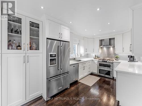 2 Davenrich Court, Brampton, ON - Indoor Photo Showing Kitchen With Stainless Steel Kitchen With Upgraded Kitchen