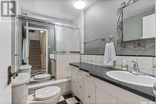 1414 Lorne Avenue, Saskatoon, SK - Indoor Photo Showing Bathroom