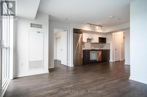 719 - 275 Village Green Square, Toronto (Agincourt South-Malvern West), ON - Indoor Photo Showing Kitchen