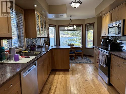 2208 Grebe Drive, Williams Lake, BC - Indoor Photo Showing Kitchen With Double Sink