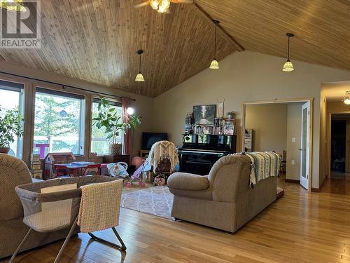 2208 Grebe Drive, Williams Lake, BC - Indoor Photo Showing Living Room