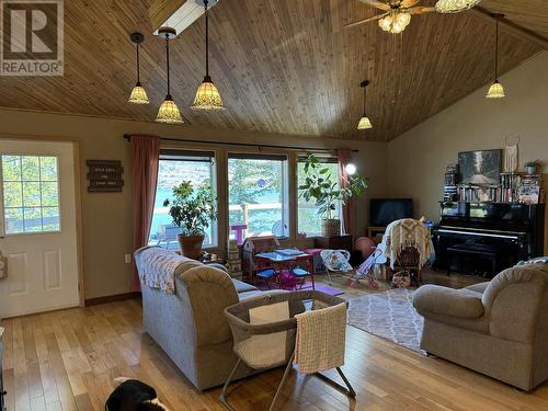 2208 Grebe Drive, Williams Lake, BC - Indoor Photo Showing Living Room