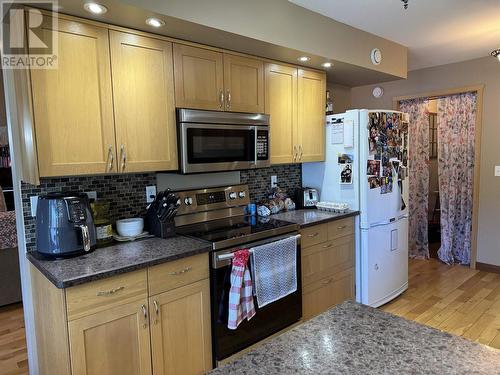 2208 Grebe Drive, Williams Lake, BC - Indoor Photo Showing Kitchen