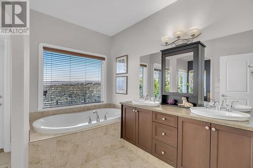 4822 Carmel Crescent, Kelowna, BC - Indoor Photo Showing Bathroom