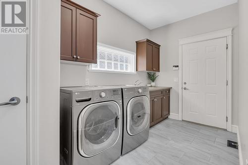 4822 Carmel Crescent, Kelowna, BC - Indoor Photo Showing Laundry Room