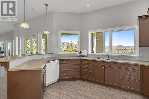 4822 Carmel Crescent, Kelowna, BC - Indoor Photo Showing Kitchen With Double Sink