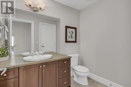 4822 Carmel Crescent, Kelowna, BC - Indoor Photo Showing Bathroom