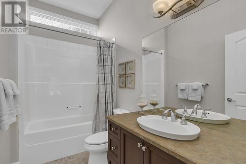 4822 Carmel Crescent, Kelowna, BC - Indoor Photo Showing Bathroom