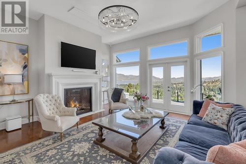 4822 Carmel Crescent, Kelowna, BC - Indoor Photo Showing Living Room With Fireplace