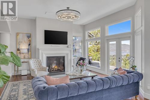 4822 Carmel Crescent, Kelowna, BC - Indoor Photo Showing Living Room With Fireplace