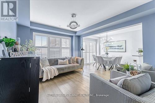 26 Ganton Heights, Brampton, ON - Indoor Photo Showing Living Room