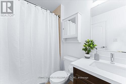 26 Ganton Heights, Brampton, ON - Indoor Photo Showing Bathroom