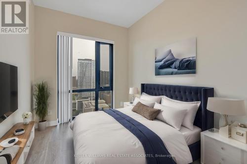 1814 - 15 Queen Street S, Hamilton, ON - Indoor Photo Showing Bedroom