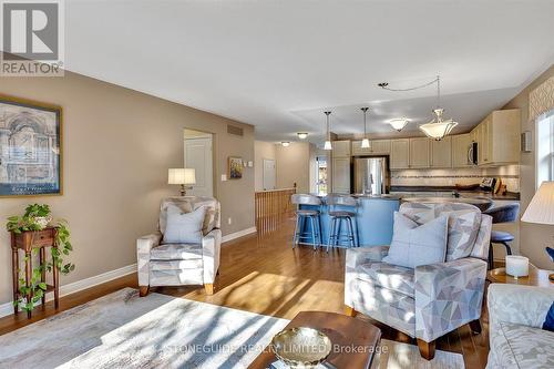 270 Bowen Drive, Peterborough (Northcrest), ON - Indoor Photo Showing Living Room