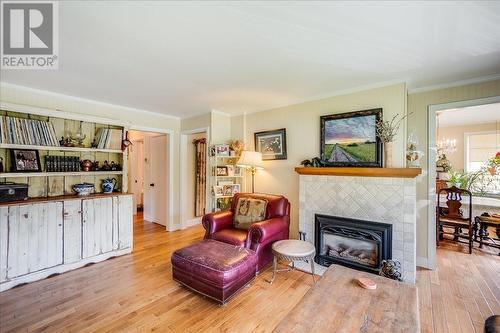 424 Sixth  Street, Nelson, BC - Indoor Photo Showing Living Room With Fireplace