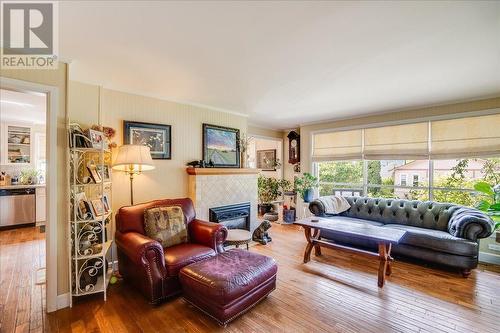 424 Sixth  Street, Nelson, BC - Indoor Photo Showing Living Room With Fireplace