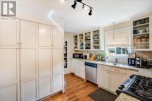 424 Sixth  Street, Nelson, BC - Indoor Photo Showing Kitchen